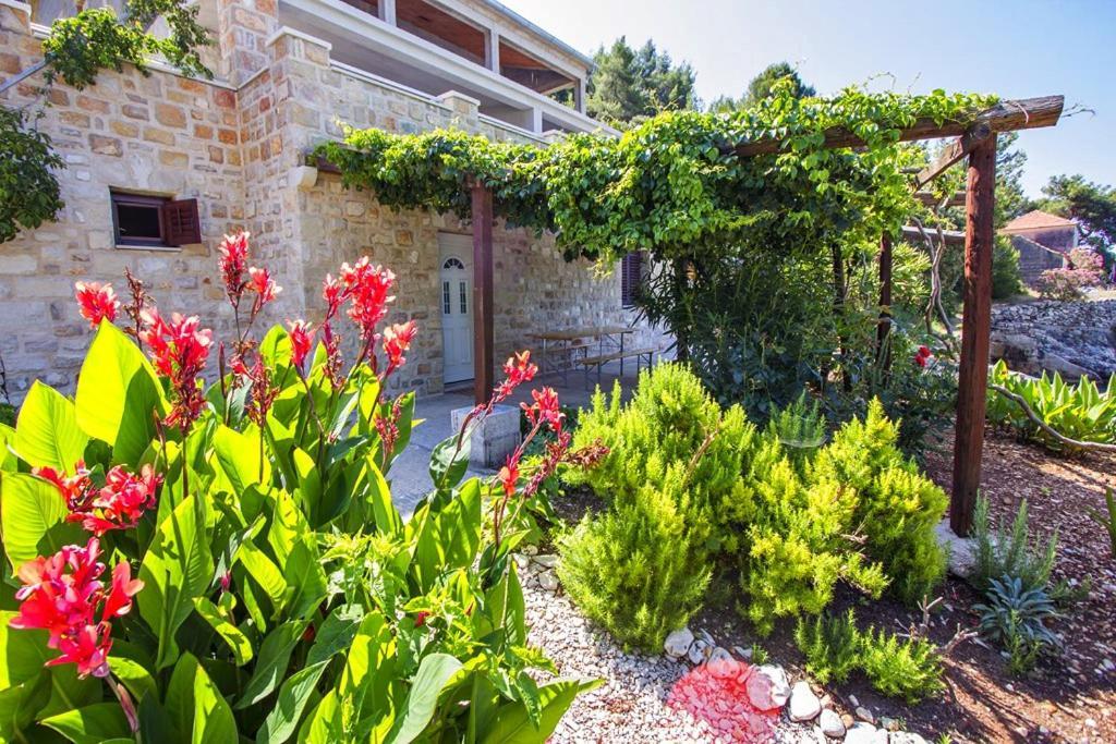 Gdinj Seaside Secluded Apartments Cove Skozanje, Hvar - 5713 מראה חיצוני תמונה