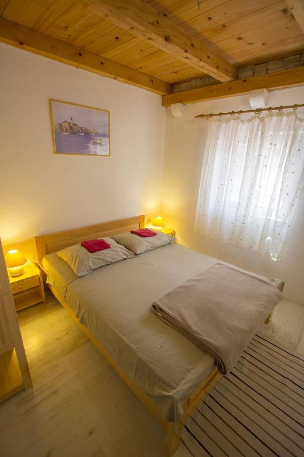 Gdinj Seaside Secluded Apartments Cove Skozanje, Hvar - 5713 מראה חיצוני תמונה